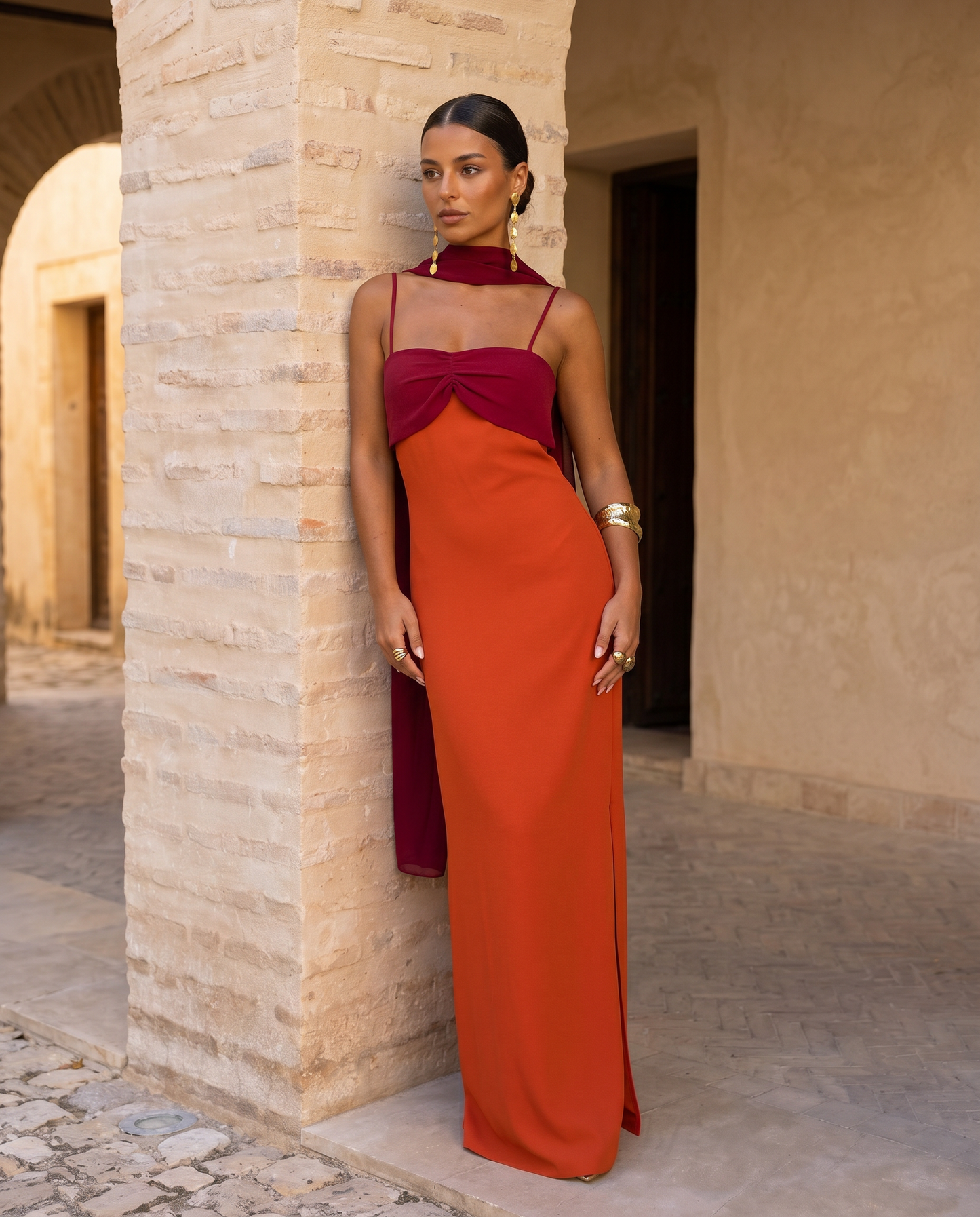 Vestido Largo Bicolor con Escote Fruncido