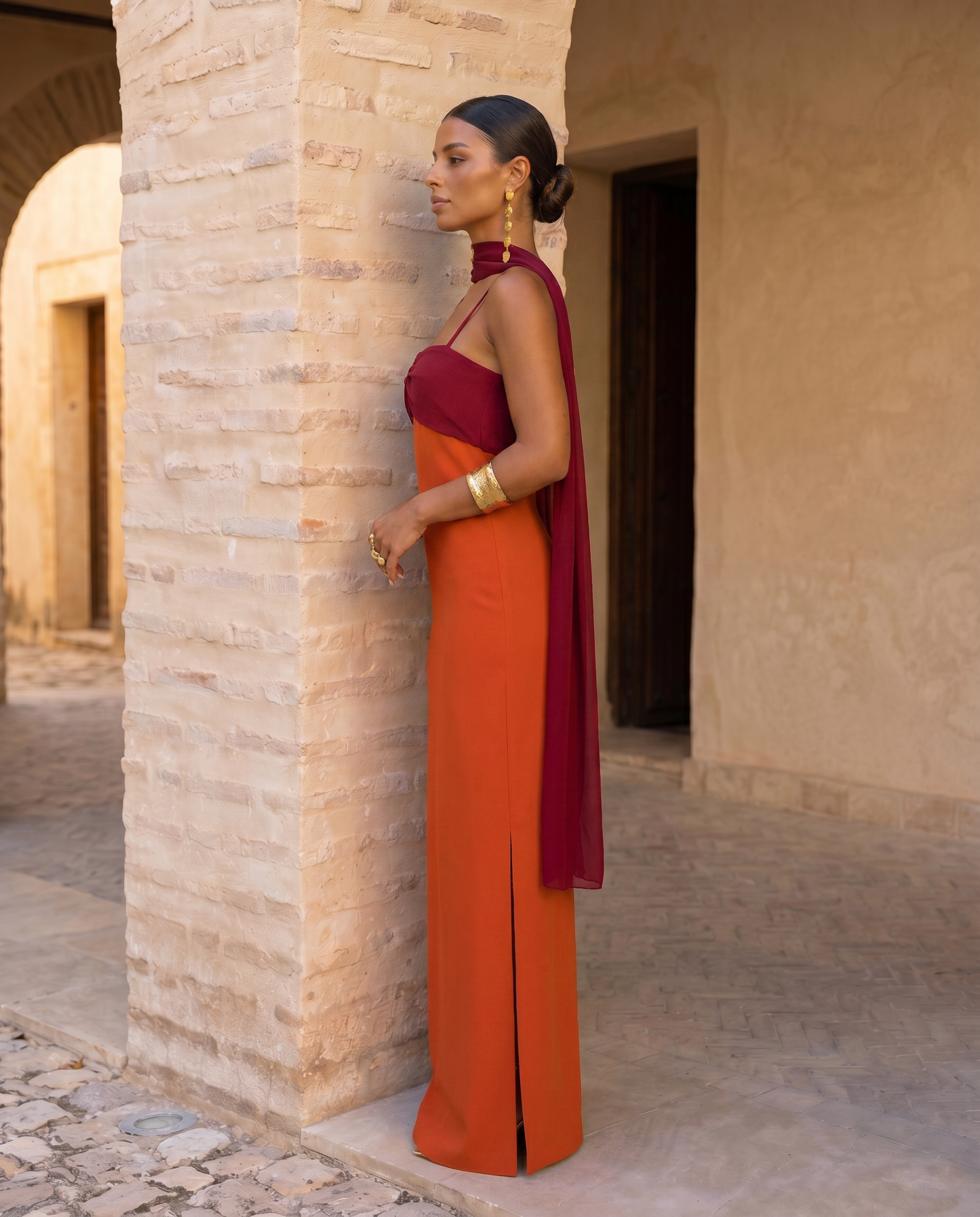 Vestido Largo Bicolor con Escote Fruncido